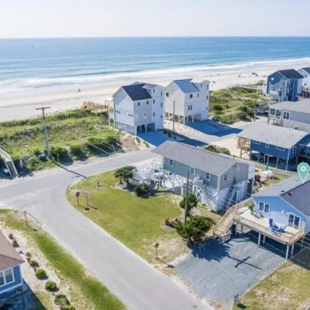 Steps to the Beach. Canal Front with New Dock. Clean, Cozy Getaway.