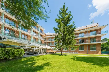 Abacus Business & Wellness Hotel Отели в г. Будакесиский яраш