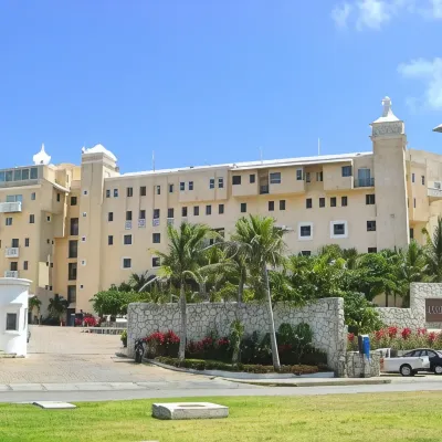 Cancun Plaza - Best Beach Отели рядом с достопримечательностью «Пляж Делфинес»