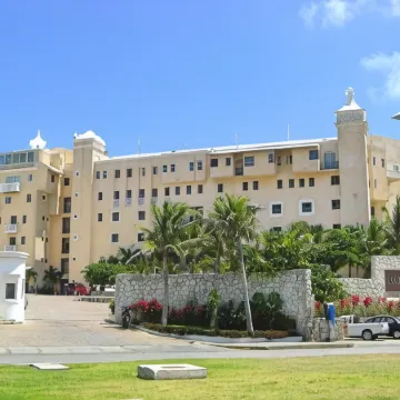 Cancun Plaza - Best Beach