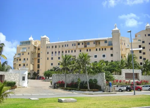 Cancun Plaza - Best Beach