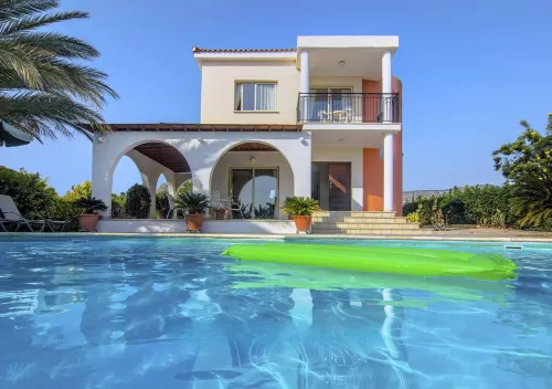 Amazing Pool, Complete Privacy, Amenities and Beach Nearby Hotels in Peyia