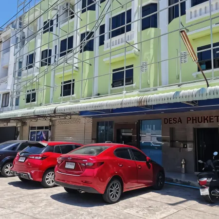 Desa Phuket Отели рядом с достопримечательностью «Школа Dowroongwittaya»
