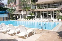 Cosmopolitan Hotel - Pools