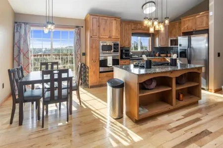 Fleur de Lis 4bed 3bath & Mountain Views Отели в г. Найк-Фэрвью