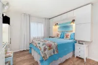 Beautifully relaxing condo on the ocean. Feet from the beach! Sea Oaks 108