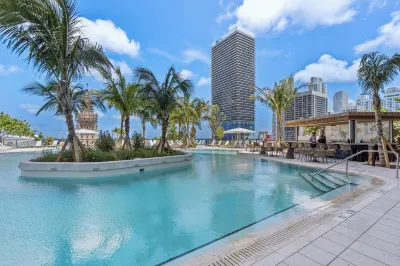 Stylish Apartments with Partial Ocean Views in Downtown
