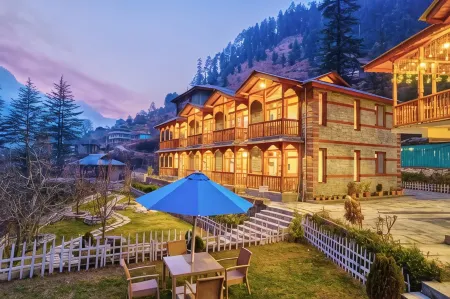 8Fold by Larisa, Jibhi