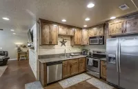 Welcome to Serenity Hills Zion , Sleeps 10 +