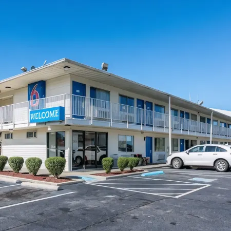 Motel 6 Lumberton, NC