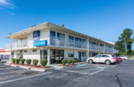Motel 6 Lumberton, NC