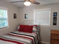 Cozy Canal Cottage waterfront, nature experience. 15 minutes to the beaches.