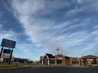 Motel 6 Clarksville, TN - Pet friendly