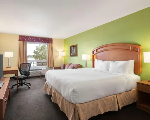 Days Inn & Suites by Wyndham Thompson Hotels in Thompson