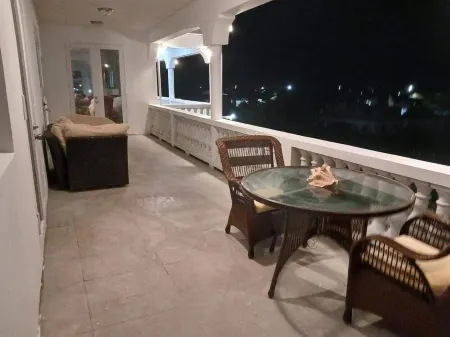 Condo with sea view (unit 2)