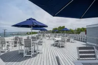Thomas Sea Suites at Harbourtown - Apartments