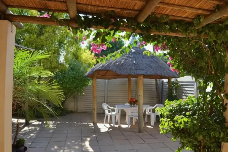 Dove's Nest Guest House Отели рядом с Аэропорт Тамбо