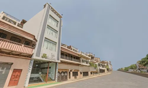 Itsy Hotels Royal Galaxy - 3 km from Sangam