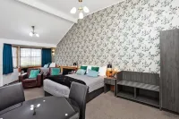 Balmoral Lodge Motel Hotels in 