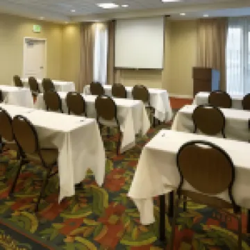 ฮิลตันการ์เด้นอินน์ นิวพอร์ตนิวส์