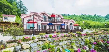 Goesan Scent of Forest Pension Отели рядом с достопримечательностью «Shinpoong Hanji Maeul»
