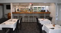 Bushman's Motor Inn - bar