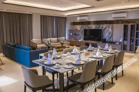 Rogers Hotel Manado Отели в г. Манадо