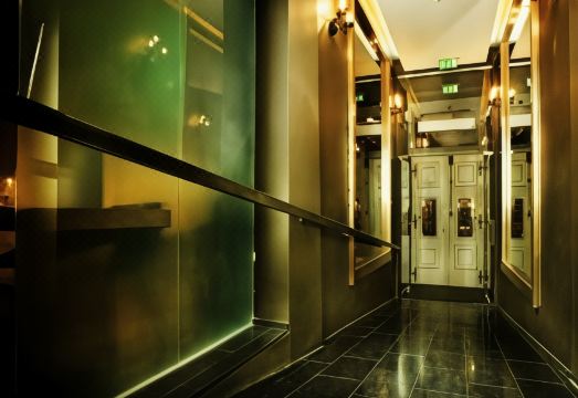 2. 더 아이콘 호텔..