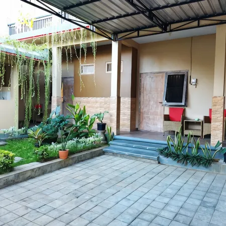 Lidah Lokal Guest House Singaraja Отели рядом с достопримечательностью «Водопад Алинг-Алинг»