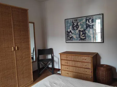 Park front with free private parking and use 2 bikes. Check out until 6 p.m.