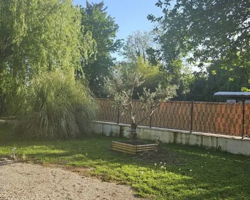 Gîte à la Campagne Dans un Parc Arboré Avec Piscine ノヴのホテル
