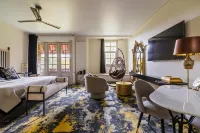 Château Jeanne & The Forest