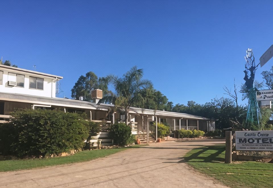 Cattle Camp Motel - Housity