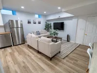 Spacious and Stylish Apartment Perfect for Your Getaway in Beverly! Các khách sạn ở Beverly