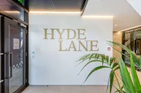 1BR Alpha APT - Central Stay, Top Amenities - Homestays
