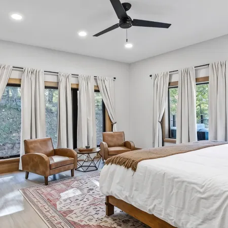 Lazaj Luxury Lodge — Heated Pool,Hot Tub, Game Room,Sleeps 16 Near Hocking Hills