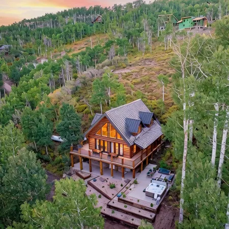 Luxury Wood-Log Cabin - Your Park City Mountain Getaway - Sleeps 10+