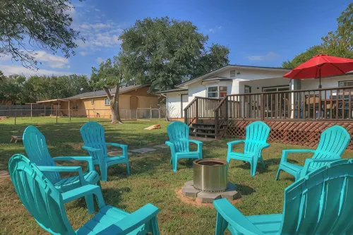 Elegant and Stylish Glenmoor Abode - 5 Min to Town - 3-Star