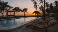 Coco Surf Tropical Village, El Salvador - Pool