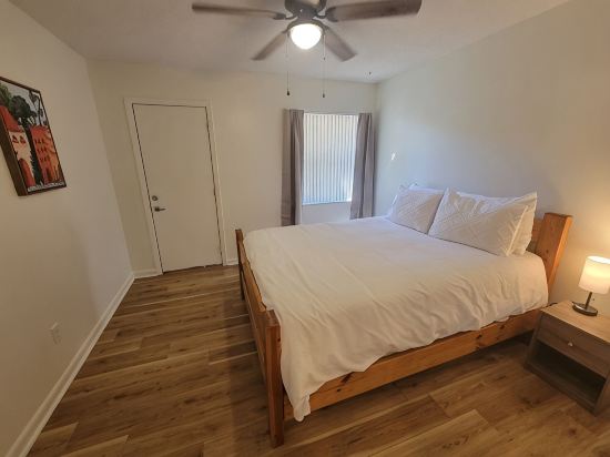 Charming Airport 2bdr Retreat in Heart of Pensacola