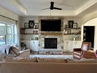 Spacious Home near 2025 EAA Airventure with indoor and outdoor entertaining! - Boutique