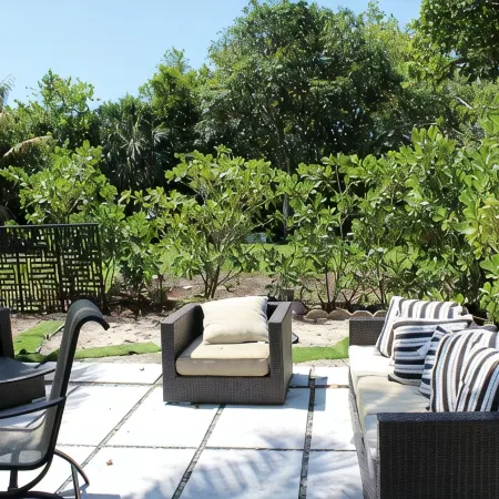 BEST LOCATION, Few min walk, Bike to Deerfield Beach and Pier. one acre property