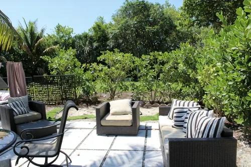 BEST LOCATION, Few min walk, Bike to Deerfield Beach and Pier. one acre property - 4-Star