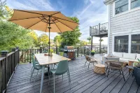Lakefront Oasis 50mi from NYC. Direct Lake Access. Private Dock, Kayaks, Hot Tub