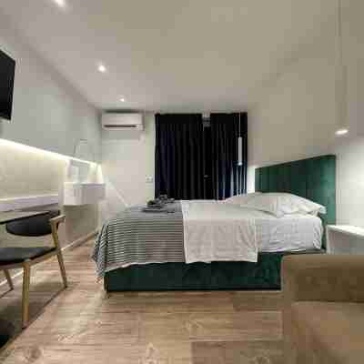 Le petite Central Studio Apartments Rooms