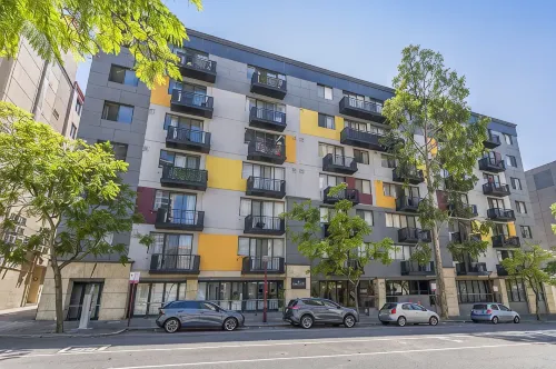 Central East Perth Flat with Pool & Gym Access - Condos