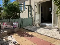 高爾夫球場旁的小屋