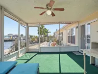 4 bedrooms home located on the deep water canal 13630 Garris Dr. Hudson Fl 34667 Hotels in Hudson