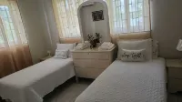 Villa by The Sea - Huvilat