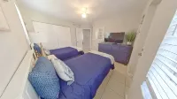 Naples Park Oasis - Cozy Two Bedroom Apartment - 4-Star